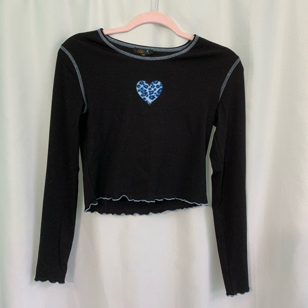 delia’s black cropped long sleeve top